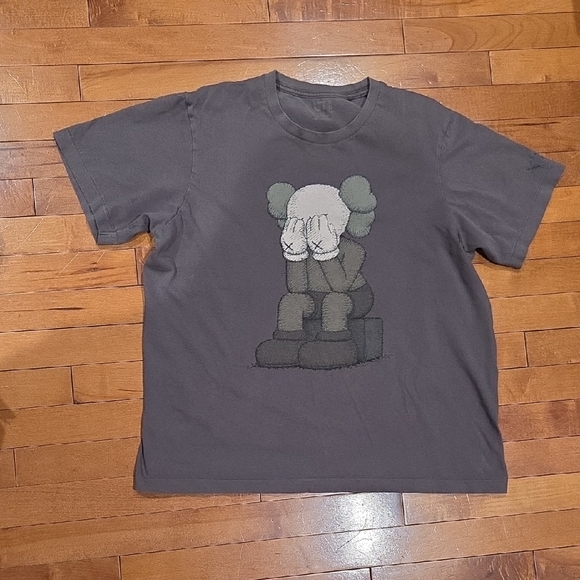 Uniqlo x KAWS Other - Uniqlo x KAWS Dark Gray Graphic Tee